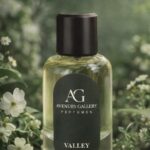 مكونات العطر البرغموت الصقلي, الفلفل الوردي و الدافانا;  العود, العنبر الأبيض و إكليل الجبل; قاعدة العطر تتكون من الجلد